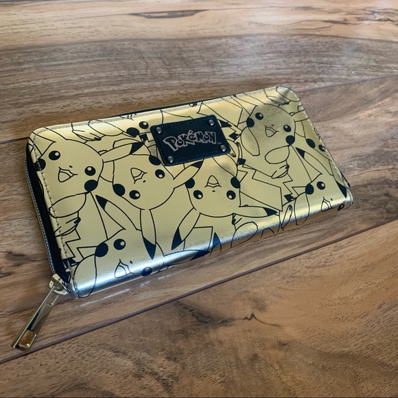 Pikachu Zip Wallet - Picture 2 of 4